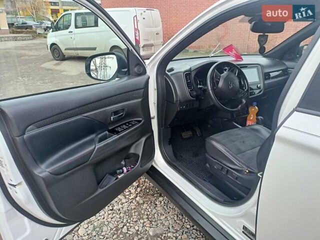 Білий Міцубісі Аутлендер, об'ємом двигуна 2.36 л та пробігом 170 тис. км за 18200 $, фото 12 на Automoto.ua