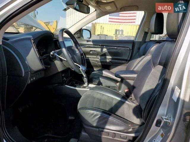 Білий Міцубісі Аутлендер, об'ємом двигуна 2.4 л та пробігом 133 тис. км за 3300 $, фото 6 на Automoto.ua