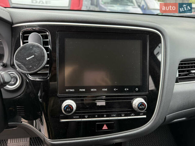 Белый Мицубиси Аутлендер, объемом двигателя 2.36 л и пробегом 75 тыс. км за 27400 $, фото 9 на Automoto.ua