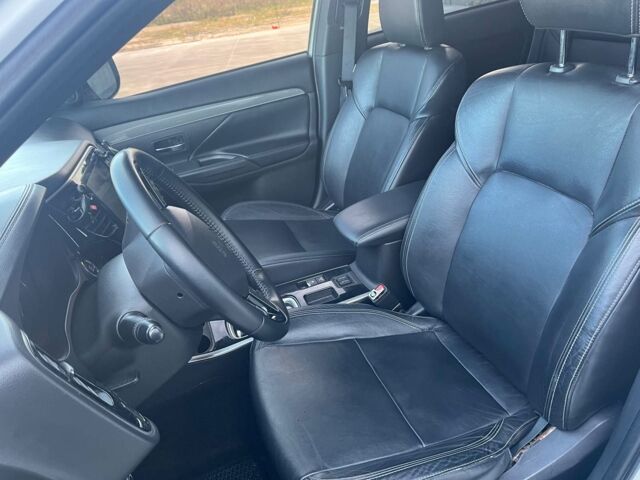 Белый Мицубиси Аутлендер, объемом двигателя 2.4 л и пробегом 120 тыс. км за 18990 $, фото 10 на Automoto.ua