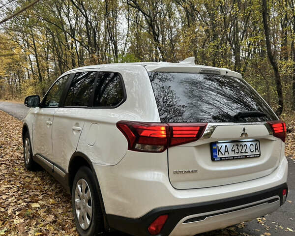 Міцубісі Аутлендер 2020 у Києві на Automoto.ua Білий Міцубісі Аутлендер, об'ємом двигуна 2 л та пробігом 72 тис. км за 17500 $, фото 7 на Automoto.ua