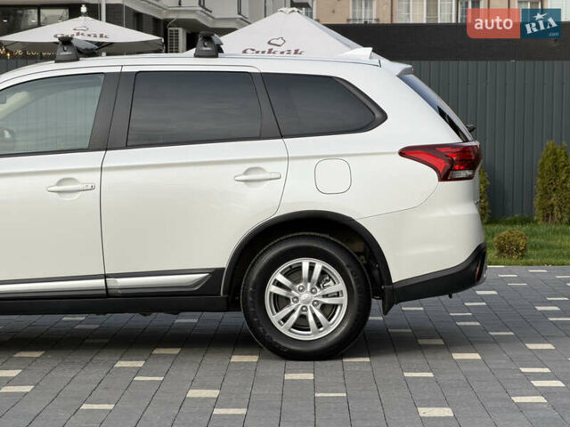 Білий Міцубісі Аутлендер, об'ємом двигуна 2 л та пробігом 52 тис. км за 21500 $, фото 4 на Automoto.ua