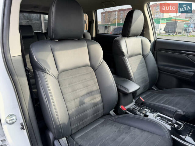 Білий Міцубісі Аутлендер, об'ємом двигуна 2 л та пробігом 52 тис. км за 21500 $, фото 45 на Automoto.ua