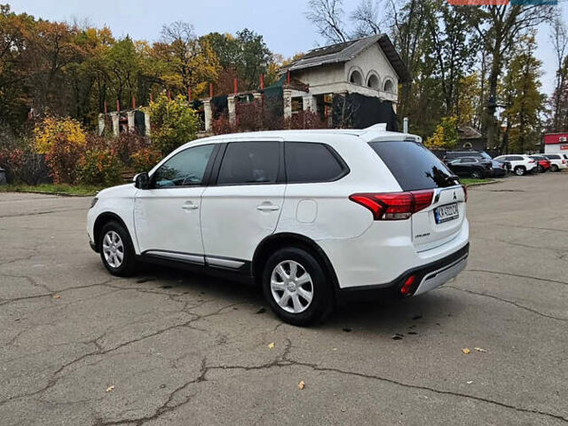 Білий Міцубісі Аутлендер, об'ємом двигуна 2 л та пробігом 74 тис. км за 16500 $, фото 4 на Automoto.ua