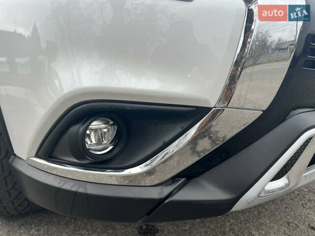 Белый Мицубиси Аутлендер, объемом двигателя 2.36 л и пробегом 59 тыс. км за 25000 $, фото 13 на Automoto.ua