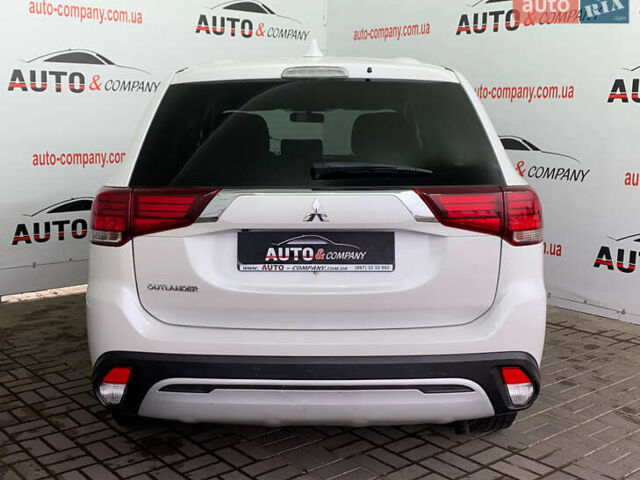 Белый Мицубиси Аутлендер, объемом двигателя 2.36 л и пробегом 39 тыс. км за 18350 $, фото 3 на Automoto.ua