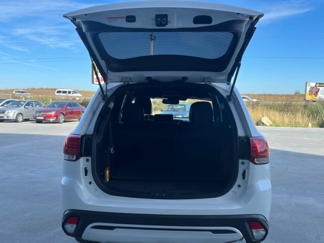 Белый Мицубиси Аутлендер, объемом двигателя 2.4 л и пробегом 120 тыс. км за 18990 $, фото 28 на Automoto.ua