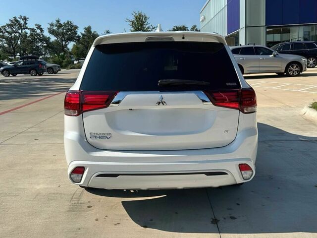 Білий Міцубісі Аутлендер, об'ємом двигуна 2 л та пробігом 35 тис. км за 20000 $, фото 4 на Automoto.ua