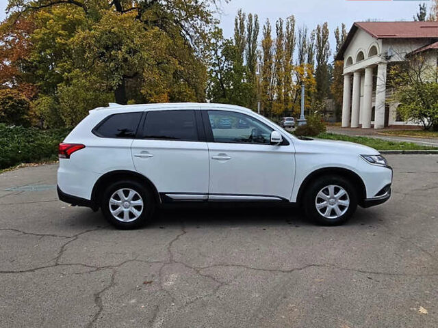 Білий Міцубісі Аутлендер, об'ємом двигуна 2 л та пробігом 74 тис. км за 16500 $, фото 3 на Automoto.ua