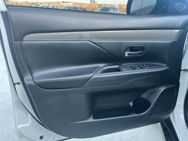 Белый Мицубиси Аутлендер, объемом двигателя 2.4 л и пробегом 120 тыс. км за 18990 $, фото 11 на Automoto.ua