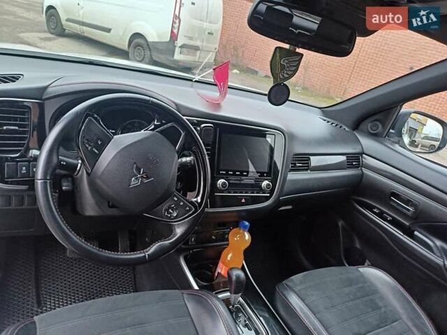 Білий Міцубісі Аутлендер, об'ємом двигуна 2.36 л та пробігом 170 тис. км за 18200 $, фото 9 на Automoto.ua