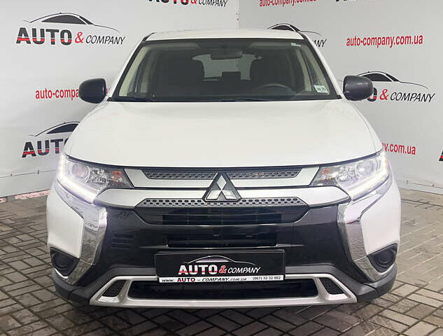 Белый Мицубиси Аутлендер, объемом двигателя 2.36 л и пробегом 39 тыс. км за 18350 $, фото 1 на Automoto.ua