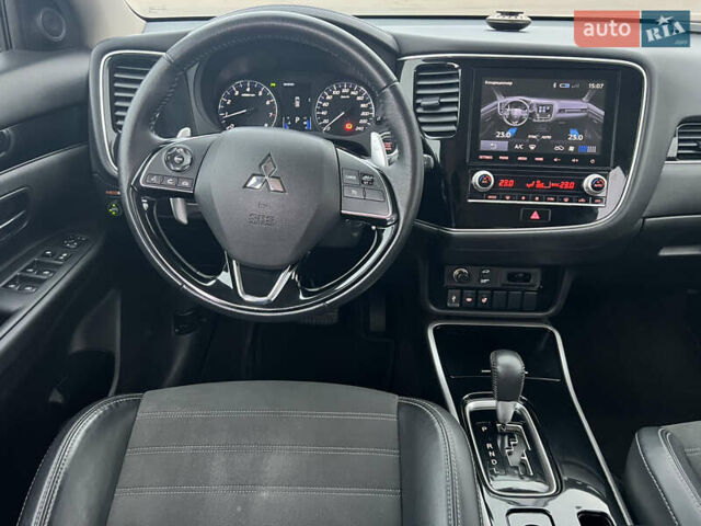 Белый Мицубиси Аутлендер, объемом двигателя 2.36 л и пробегом 59 тыс. км за 25000 $, фото 19 на Automoto.ua