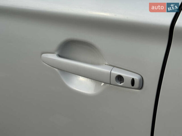 Білий Міцубісі Аутлендер, об'ємом двигуна 2 л та пробігом 52 тис. км за 21500 $, фото 12 на Automoto.ua