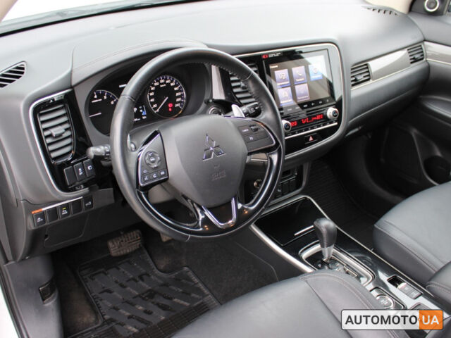 Білий Міцубісі Аутлендер, об'ємом двигуна 24 л та пробігом 56 тис. км за 24134 $, фото 9 на Automoto.ua