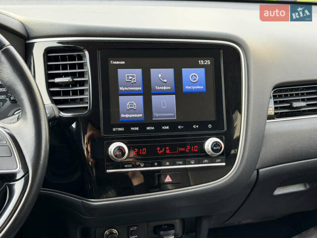 Білий Міцубісі Аутлендер, об'ємом двигуна 2 л та пробігом 52 тис. км за 21500 $, фото 54 на Automoto.ua