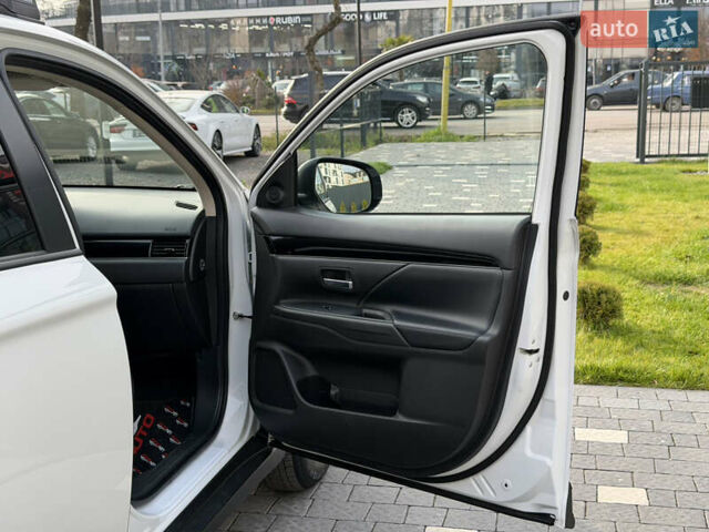 Білий Міцубісі Аутлендер, об'ємом двигуна 2 л та пробігом 52 тис. км за 21500 $, фото 41 на Automoto.ua