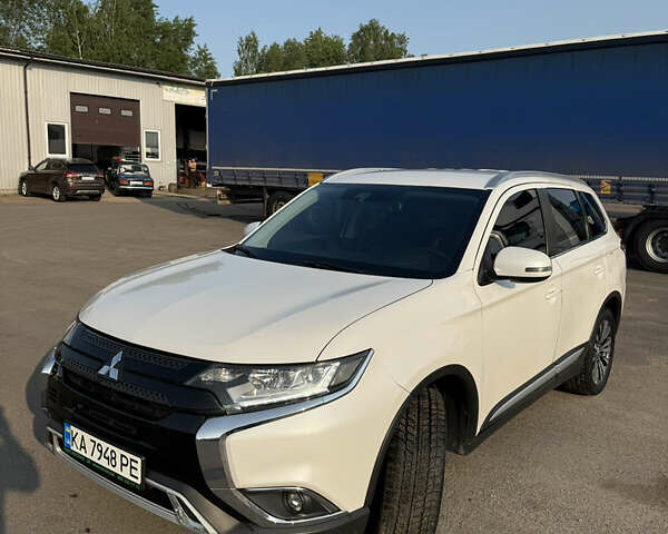 Білий Міцубісі Аутлендер, об'ємом двигуна 2.36 л та пробігом 84 тис. км за 19999 $, фото 14 на Automoto.ua