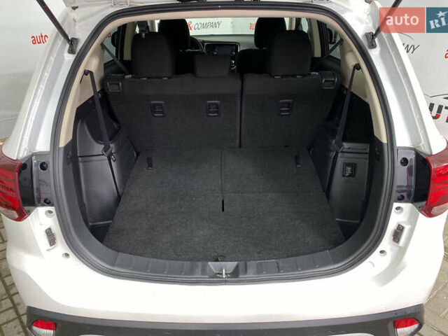 Белый Мицубиси Аутлендер, объемом двигателя 2.36 л и пробегом 39 тыс. км за 18350 $, фото 4 на Automoto.ua