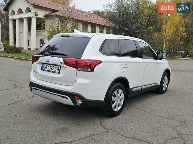 Міцубісі Аутлендер 2020 у Києві на Automoto.ua Білий Міцубісі Аутлендер, об'ємом двигуна 2 л та пробігом 72 тис. км за 17500 $, фото 12 на Automoto.ua