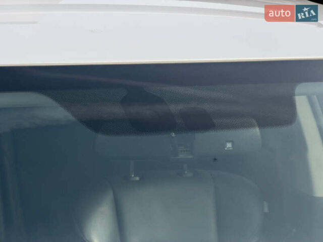 Білий Міцубісі Аутлендер, об'ємом двигуна 2 л та пробігом 52 тис. км за 21500 $, фото 11 на Automoto.ua