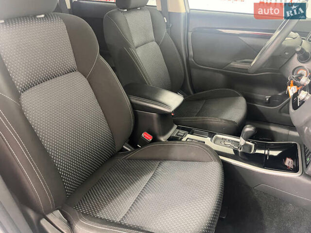 Белый Мицубиси Аутлендер, объемом двигателя 2.36 л и пробегом 39 тыс. км за 18350 $, фото 9 на Automoto.ua