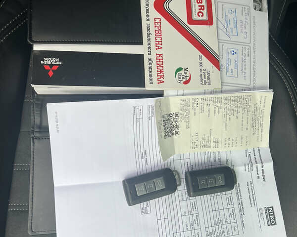 Белый Мицубиси Аутлендер, объемом двигателя 2.36 л и пробегом 59 тыс. км за 25000 $, фото 44 на Automoto.ua