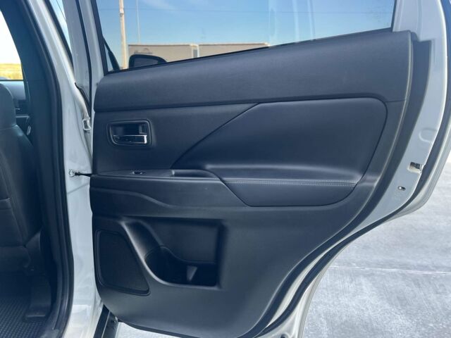 Белый Мицубиси Аутлендер, объемом двигателя 2.4 л и пробегом 120 тыс. км за 18990 $, фото 22 на Automoto.ua