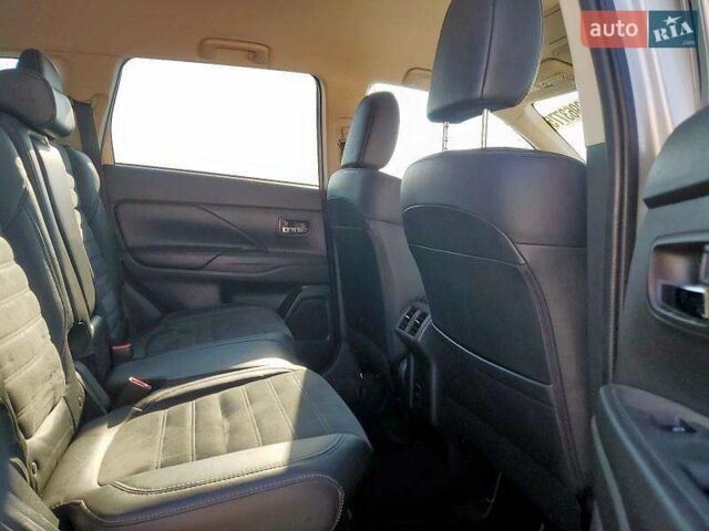 Білий Міцубісі Аутлендер, об'ємом двигуна 2.4 л та пробігом 133 тис. км за 3300 $, фото 10 на Automoto.ua