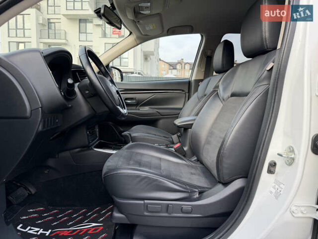 Білий Міцубісі Аутлендер, об'ємом двигуна 2 л та пробігом 52 тис. км за 21500 $, фото 26 на Automoto.ua