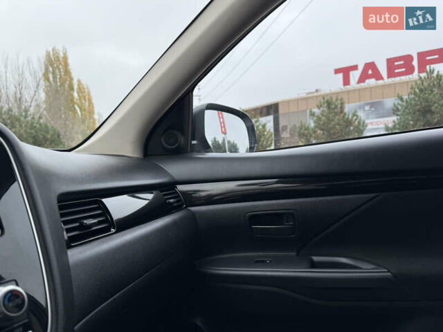 Білий Міцубісі Аутлендер, об'ємом двигуна 2 л та пробігом 63 тис. км за 20800 $, фото 26 на Automoto.ua