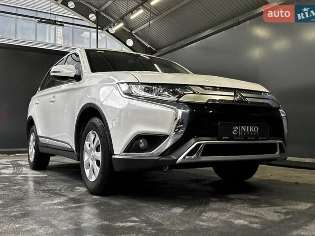 Белый Мицубиси Аутлендер, объемом двигателя 2 л и пробегом 30 тыс. км за 22500 $, фото 21 на Automoto.ua