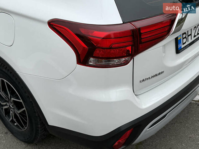 Білий Міцубісі Аутлендер, об'ємом двигуна 2 л та пробігом 63 тис. км за 20800 $, фото 6 на Automoto.ua