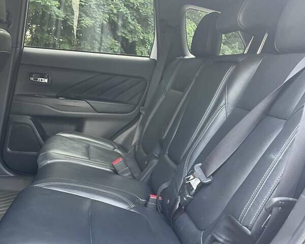 Белый Мицубиси Аутлендер, объемом двигателя 2.36 л и пробегом 94 тыс. км за 26200 $, фото 14 на Automoto.ua