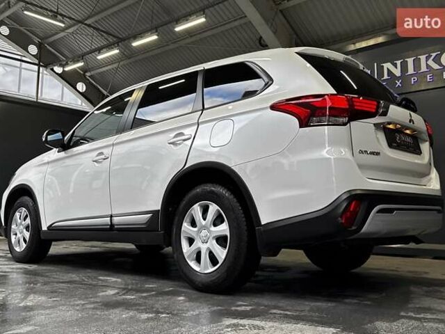 Белый Мицубиси Аутлендер, объемом двигателя 2 л и пробегом 30 тыс. км за 22500 $, фото 8 на Automoto.ua