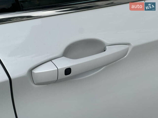 Білий Міцубісі Аутлендер, об'ємом двигуна 2.5 л та пробігом 62 тис. км за 28300 $, фото 41 на Automoto.ua
