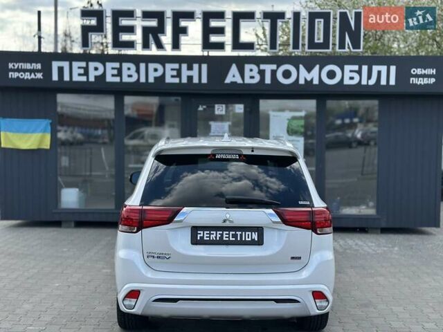 Белый Мицубиси Аутлендер, объемом двигателя 2.36 л и пробегом 113 тыс. км за 24900 $, фото 12 на Automoto.ua