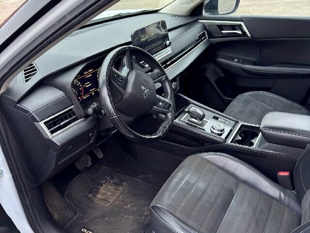 Белый Мицубиси Аутлендер, объемом двигателя 2.5 л и пробегом 91 тыс. км за 26000 $, фото 3 на Automoto.ua