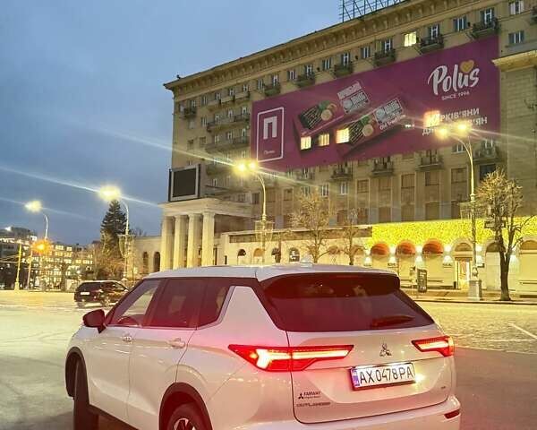 Белый Мицубиси Аутлендер, объемом двигателя 2.49 л и пробегом 913 тыс. км за 26000 $, фото 6 на Automoto.ua