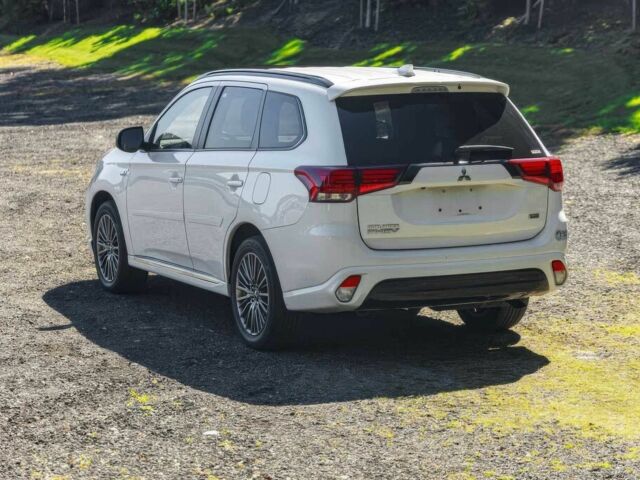 Білий Міцубісі Аутлендер, об'ємом двигуна 2.4 л та пробігом 28 тис. км за 12000 $, фото 4 на Automoto.ua