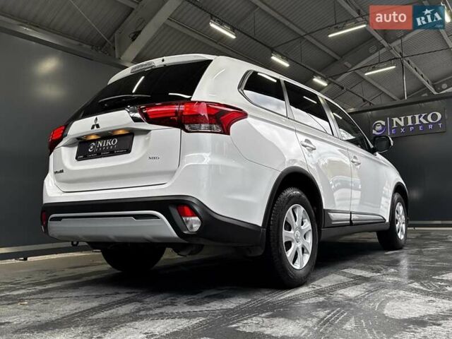 Белый Мицубиси Аутлендер, объемом двигателя 2 л и пробегом 30 тыс. км за 22500 $, фото 14 на Automoto.ua