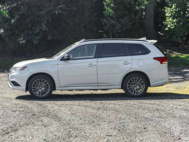 Білий Міцубісі Аутлендер, об'ємом двигуна 2.4 л та пробігом 28 тис. км за 12000 $, фото 3 на Automoto.ua