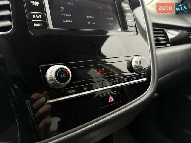 Білий Міцубісі Аутлендер, об'ємом двигуна 2 л та пробігом 63 тис. км за 20800 $, фото 22 на Automoto.ua