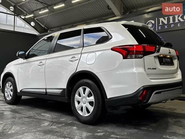 Белый Мицубиси Аутлендер, объемом двигателя 2 л и пробегом 30 тыс. км за 22500 $, фото 7 на Automoto.ua