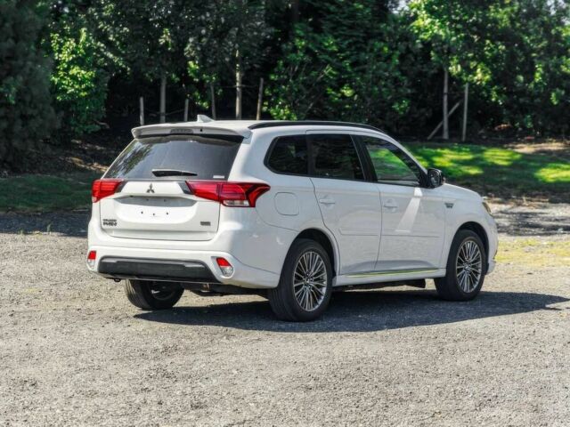 Білий Міцубісі Аутлендер, об'ємом двигуна 2.4 л та пробігом 28 тис. км за 12000 $, фото 6 на Automoto.ua