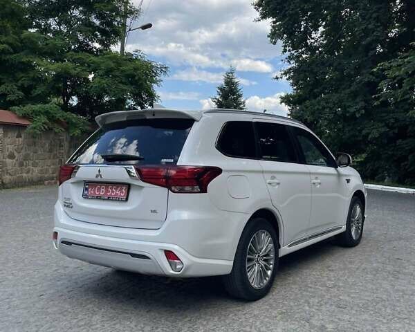 Белый Мицубиси Аутлендер, объемом двигателя 2.36 л и пробегом 94 тыс. км за 26200 $, фото 4 на Automoto.ua