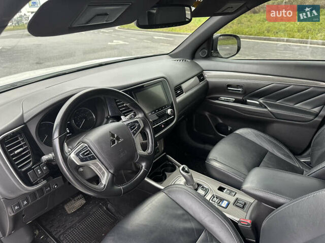 Білий Міцубісі Аутлендер, об'ємом двигуна 2.36 л та пробігом 81 тис. км за 24500 $, фото 12 на Automoto.ua