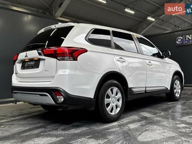 Белый Мицубиси Аутлендер, объемом двигателя 2 л и пробегом 30 тыс. км за 22500 $, фото 15 на Automoto.ua