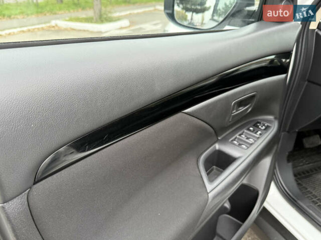 Білий Міцубісі Аутлендер, об'ємом двигуна 2 л та пробігом 63 тис. км за 20800 $, фото 27 на Automoto.ua