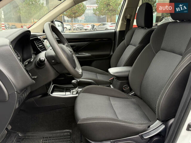 Білий Міцубісі Аутлендер, об'ємом двигуна 2 л та пробігом 63 тис. км за 20800 $, фото 28 на Automoto.ua